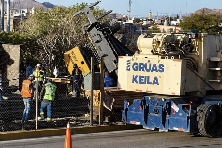 Accidente con grúa en las obras de la gaza de Peri y canal