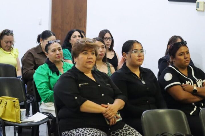 Capacitan a instancias municipales en atención a mujeres