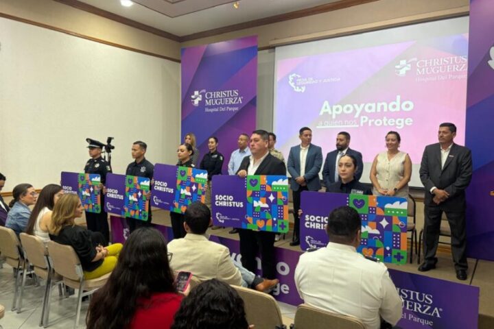 Entregan tarjetas de beneficios médicos y hospitalarios a elementos de seguridad