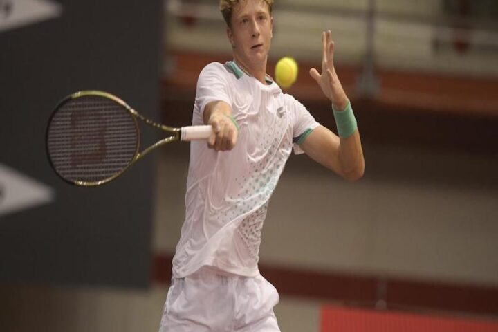 Joven promesa del tenis irrumpe en el Masters de Madrid con triunfo histórico