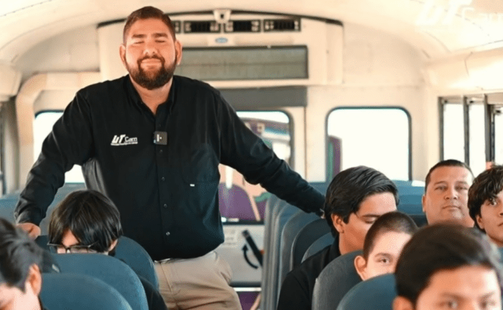 Refuerza UTCamargo el acceso a la educación con nueva unidad de transporte para estudiantes