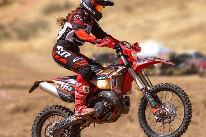 SENSACIONAL REGRESO DE LA “CHARALITA” LESLIE DURÁN AL MOTOCROSS