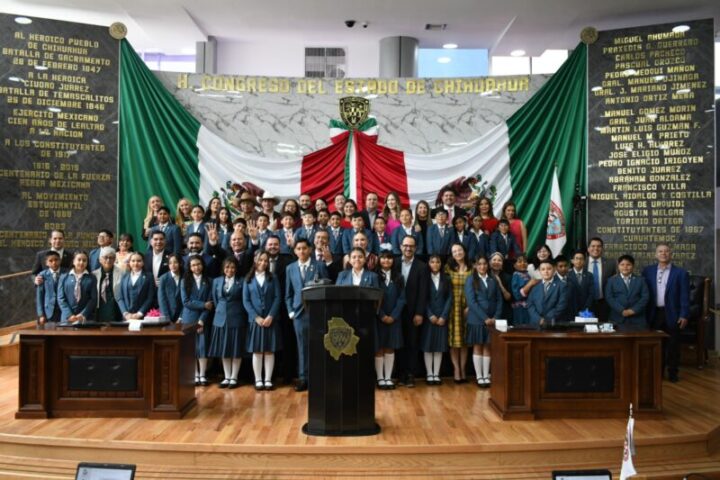 Toman fotografía oficial del Día de la Niñez en el Congreso del Estado