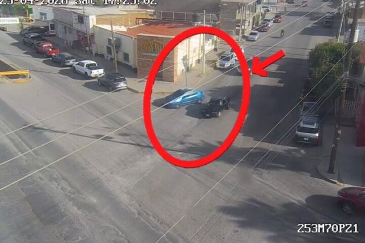 Tras persecución, detienen a automovilista por presunto robo de auto