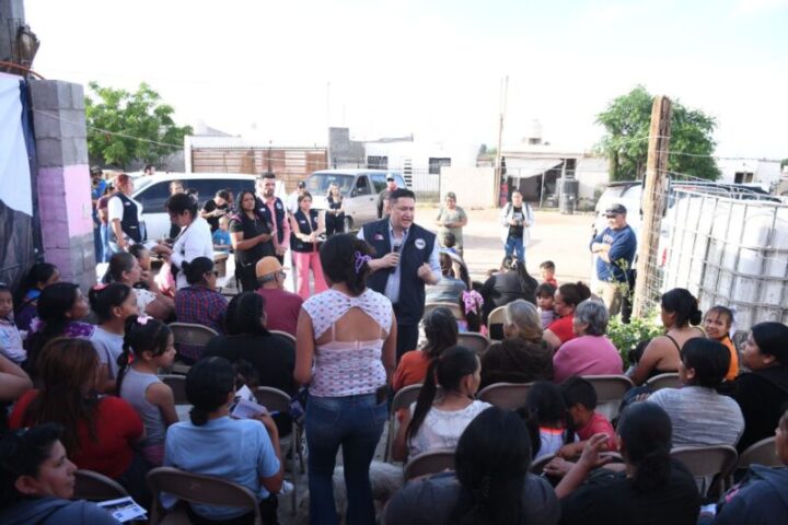 Visita Alfredo Chávez la colonia Los Huizaches para escuchar a vecinos