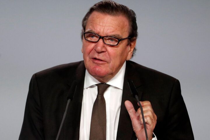 La UE rechaza la propuesta de Putin de que Schröder sea mediador para Ucrania por "lobista de empresas estatales rusas"