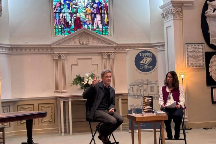 El periodista Patrick Radden Keefe durante la presentación de su libro este jueves en Bath, Inglaterra.