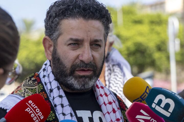 Albares anuncia que Israel liberará "en las próximas horas" al activista español de la Flotilla
