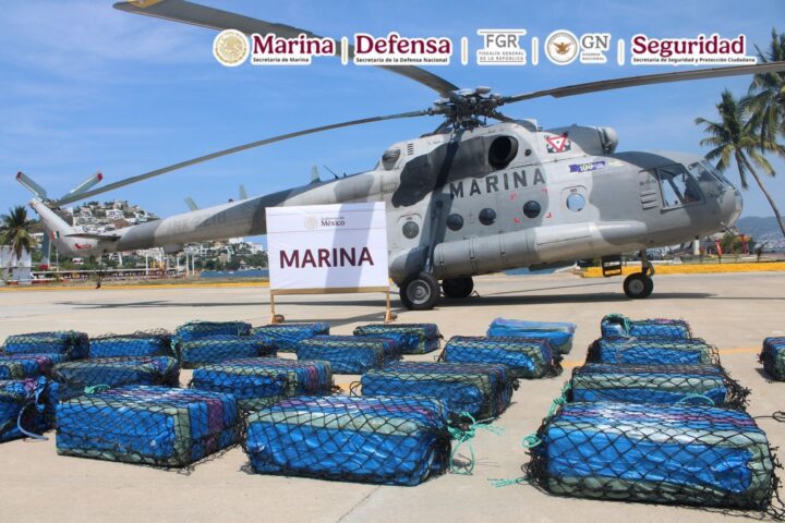 Semar intercepta embarcación con 26 bultos de cocaína