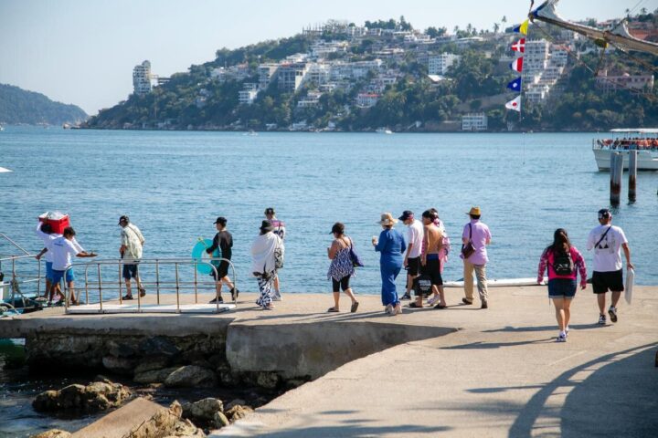 Destinos turísticos de Guerrero atraen visitantes este 10 de mayo.