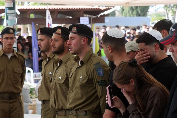 Funeral de un soldado israelí de 19 años, muerto en combate en el sur de Líbano, el 27 de abril de 2026.