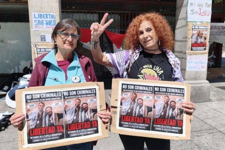 La concentración en Madrid por la libertad de los activistas de la Flotilla resiste entre la solidaridad y la inquietud