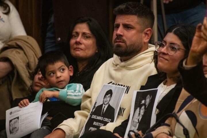 Argentina identifica a 17 desaparecidos de la dictadura: “Pasó medio siglo y este huesito me dijo: 'Hija, acá estoy'”