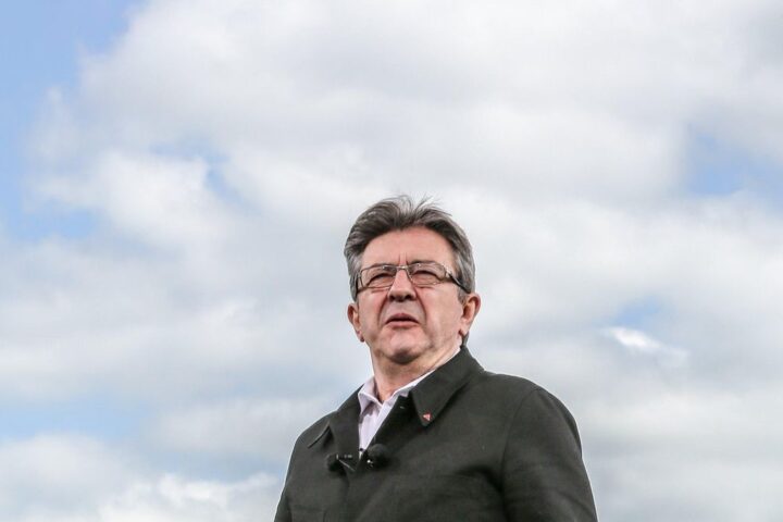 Mélenchon lanza su candidatura para las presidenciales francesas del año que viene