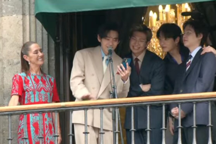 BTS saluda desde el balcón de Palacio Nacional y emociona a ARMY México