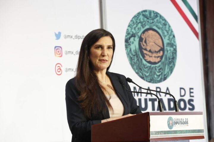 Kenia López Rabadán, presidenta de la mesa directiva de la Cámara de Diputados