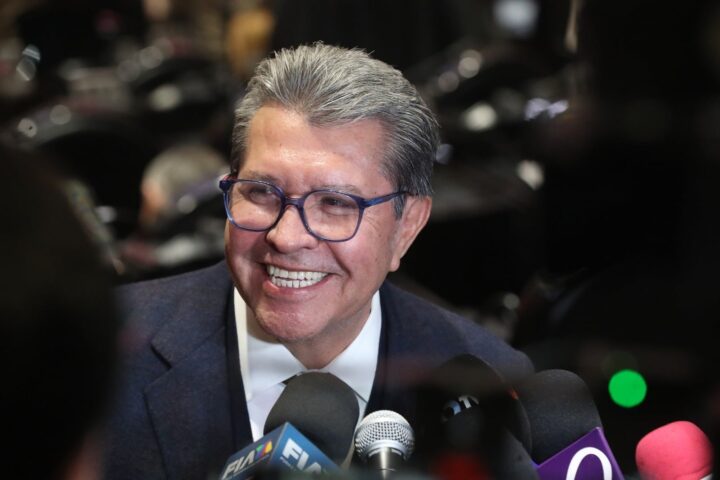Monreal abre la puerta a periodo extraordinario con temas clave en la agenda 
