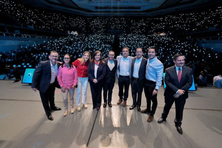 Felifer Macías impulsa talento de jóvenes durante Cumbre UAQ 2026.