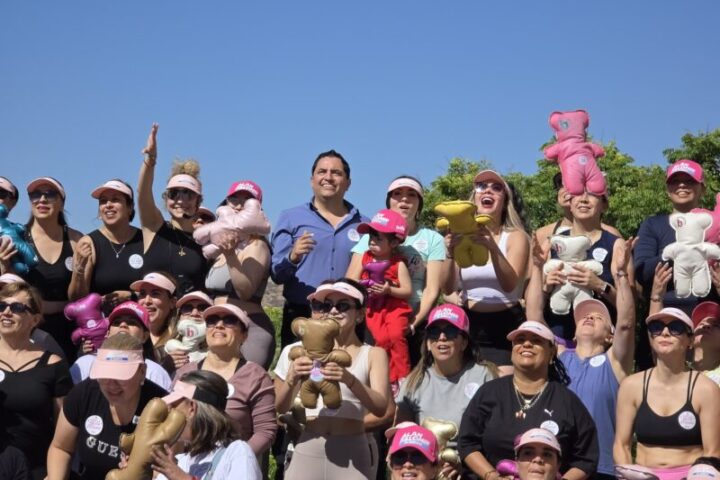 Festeja Alan Falomir a más de 800 mamás por su día