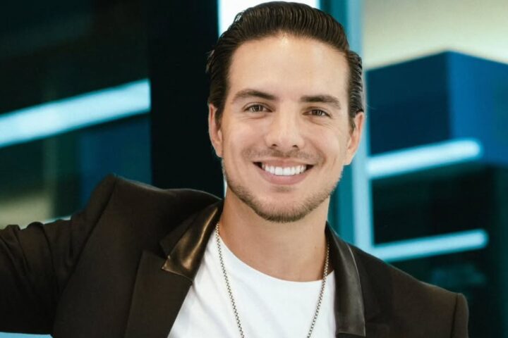 Vadhir Derbez