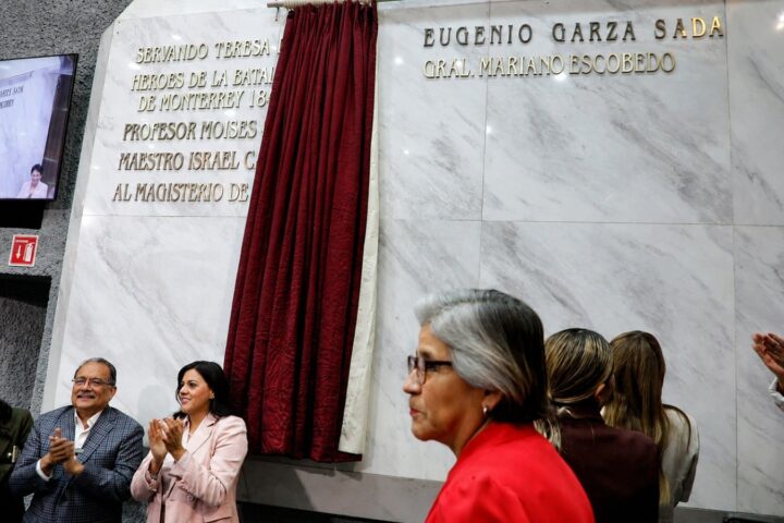 Andrés Mijes destaca legado de Mariano Escobedo en el Congreso de Nuevo León.