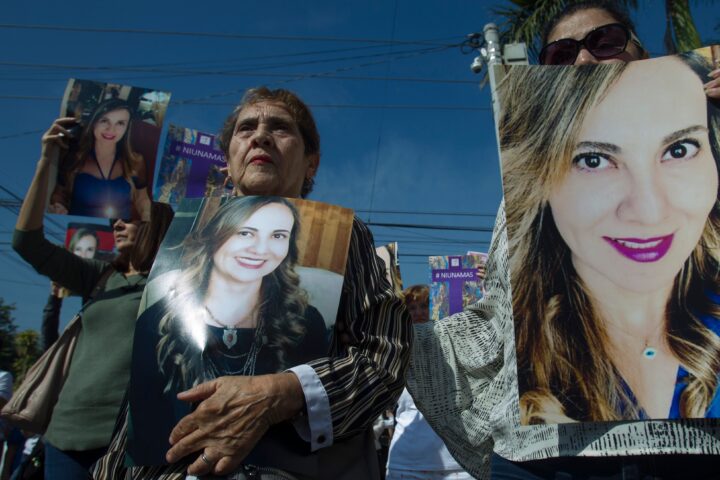 Protesta por el feminicidio de Abril Pérez Sagaón.