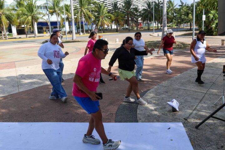 Cancún festeja a las mamás con actividades recreativas en Malecón Tajamar.