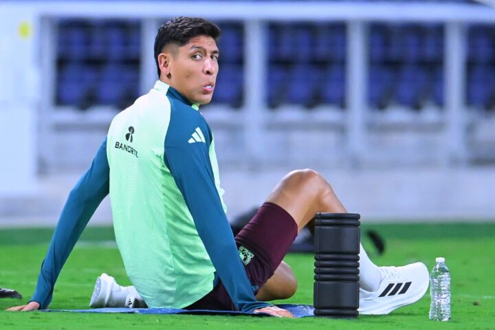 Edson Álvarez reaparece con Fenerbahce y es abucheado por la afición