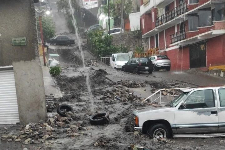 Deslave en Tlalnepantla por lluvias afecta a Ampliación Gustavo Baz Prada