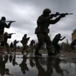 Rusia está reclutando bajo engaños a migrantes latinos para llevarlos a la guerra