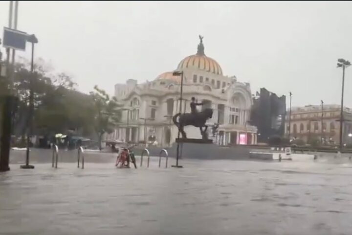 Reportan inundaciones en Bellas Artes y Alameda Central