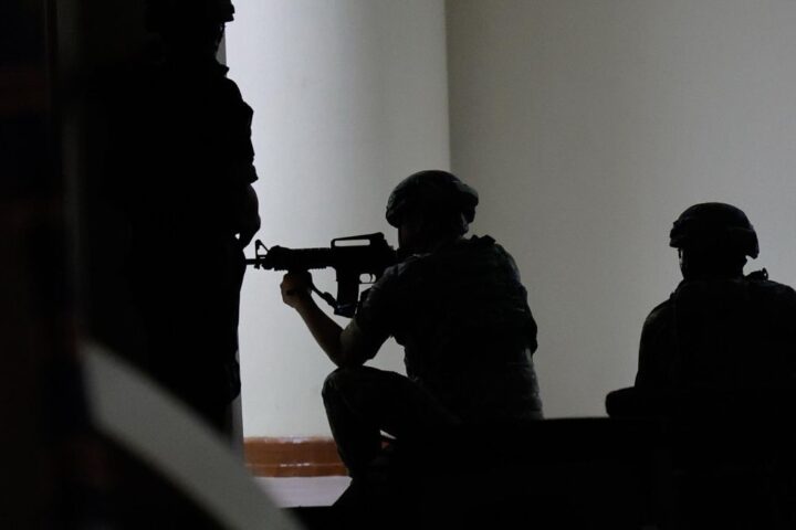 Disparos en el Senado de Filipinas en un operativo para detener a un socio de Duterte buscado por la Corte Penal