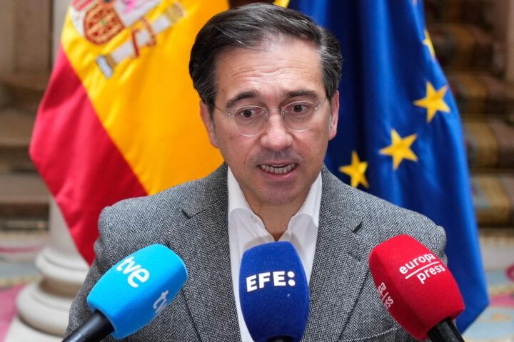 Albares exige que los países de la UE voten de una vez la aplicación de sanciones a Israel