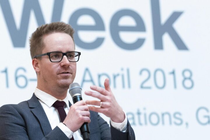 Nick Srnircek, en un acto de la Conferencia de las Naciones Unidas sobre Comercio y Desarrollo.