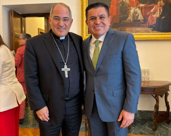 Álex Domínguez fortalece agenda internacional en el Vaticano con enfoque en paz y derechos humanos