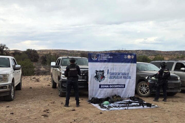 Asegura SSPE arsenal y vehículos tras enfrentamiento