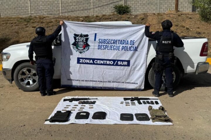 Aseguran armas y vehículo en Villa López