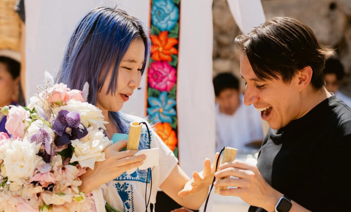 Boda sacude redes Chingu Amiga rompe en llanto tras inesperada propuesta y anuncia compromiso