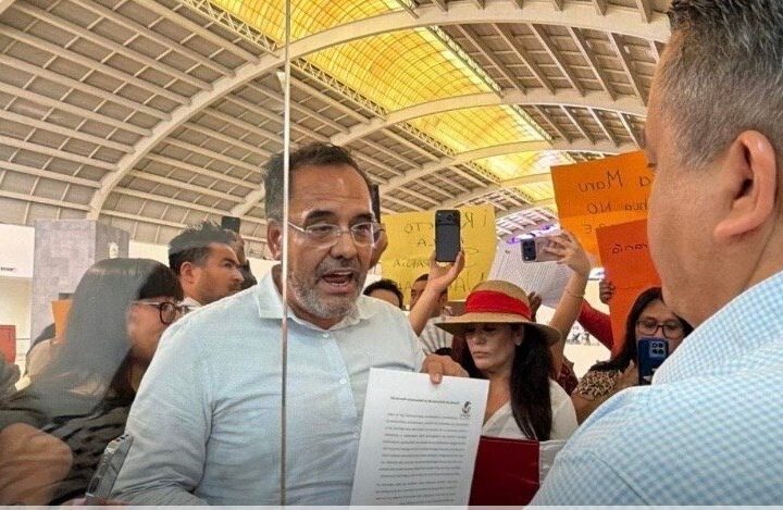 Busca Loera acaparar denuncia contra Maru; divide a Morena