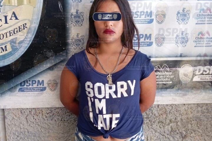 Detienen a mujer acusada de robo con violencia a farmacia; estaría relacionada con otros tres atracos