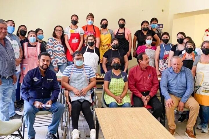 Capacitan en contraloría social a comunidades serranas
