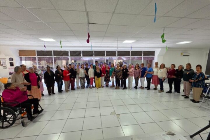 Celebran el Día de las Madres con adultos mayores en el Centro Comunitario Fovissste Chamizal