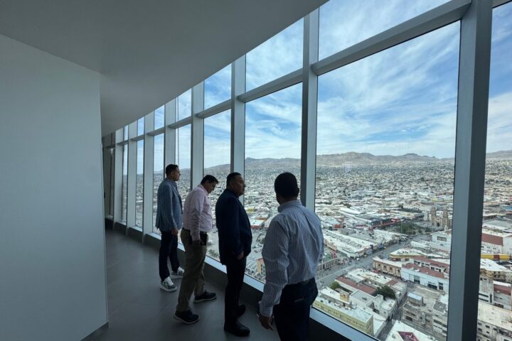 Empresarios de Juárez recorren instalaciones de Torre Centinela