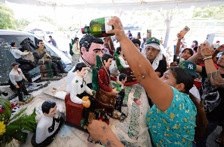 Entre fiesta y polémica revive culto a Malverde con banda y devoción que divide a México