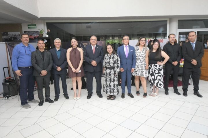 Fortalece Facultad de Derecho de la UACH formación bilingüe con feria académica