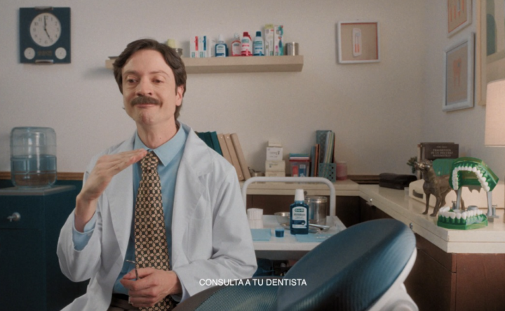GUM y Bombay presentan “Avionazo”: La campaña que utiliza el humor y el surrealismo para decirle a México ¡Cambia tu dentalidad!