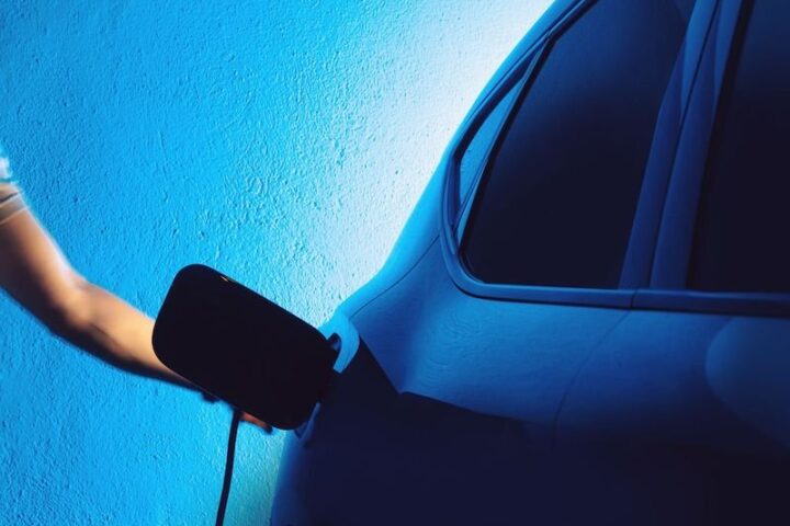 Japón presenta avances revolucionarios en baterías para autos eléctricos