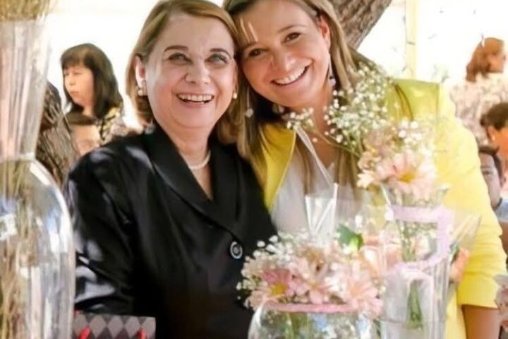 Maru Campos felicita a madres chihuahuenses