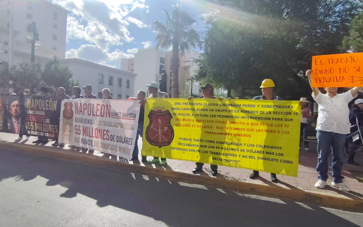 Mineros exigen pago de fideicomiso en desfile
