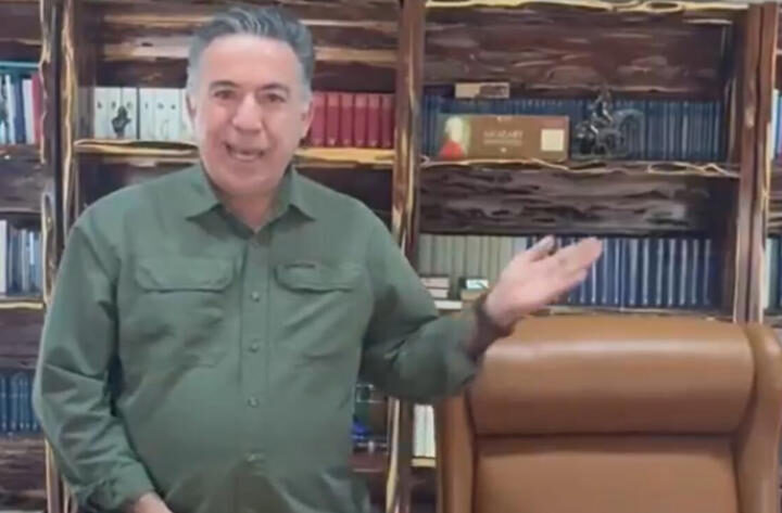 Reaparece senador señalado por narcotráfico y lanza mensaje desafiante en medio de la crisis en Sinaloa